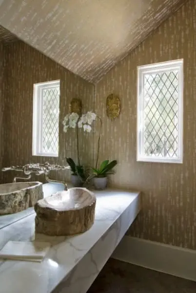 Papel de parede para teto em lavabo com cuba esculpida (foto: Casa Cláudia)