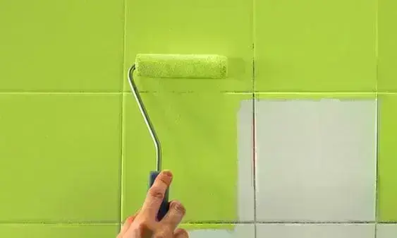 Qual tinta usar para pintar azulejo de banheiro? (foto: Guia Serviços)