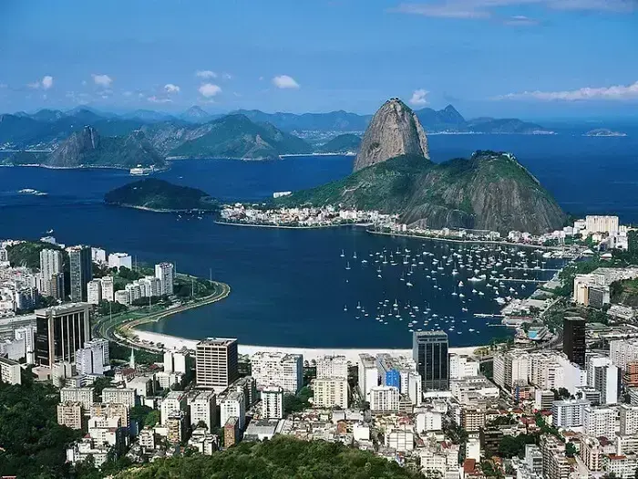 A cidade do Rio de Janeiro foi a primeira área urbana do mundo a receber a marca de paisagem cultural pela organização. Fonte: ArchDaily Brasil