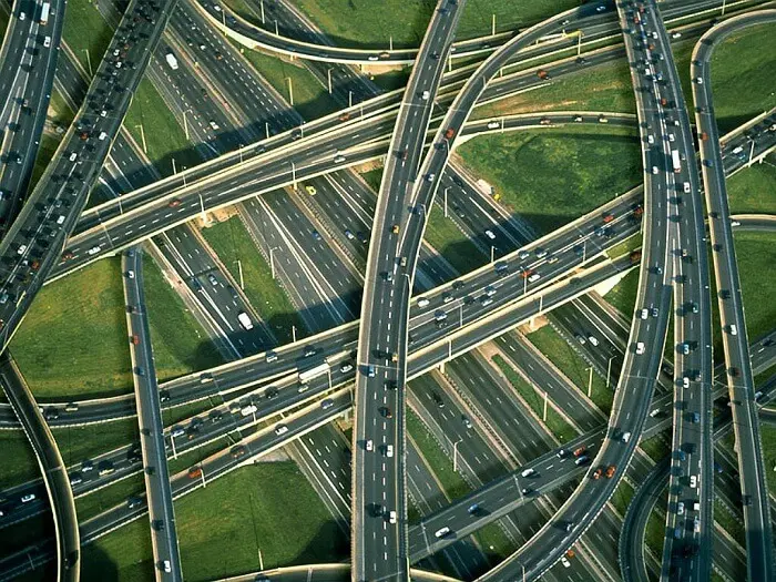 As rodovias são exemplos de elementos culturais da paisagem. Fonte: Catraca Livre