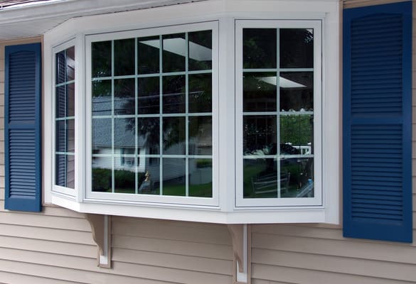 Bay Window com moldura branca (foto: Harvey Windows + Doors)