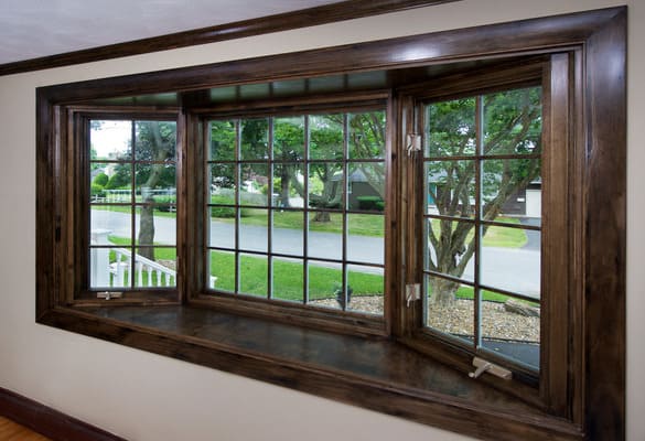 Bay Window com moldura de madeira (foto: Harvey Windows + Doors)