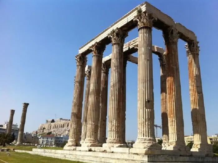 Templos gregos: o templo de Zeus Olímpico se destaca pelo tamanho. Foto: Amón-Ra Travels