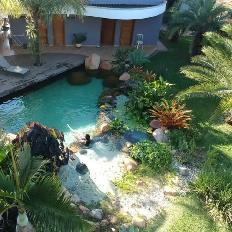 É difícil não se apaixonar pelo projeto de piscina biológica. Fonte: Natural Lagos