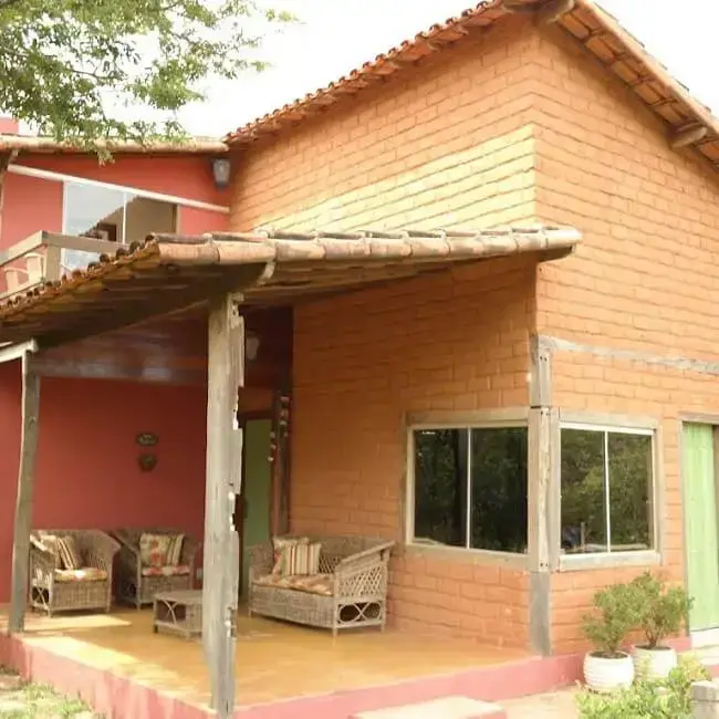 A casa de adobe Lapinha da Serra oferece o conforto e privacidade aos seus hóspedes. Fonte: Casa de Adobe
