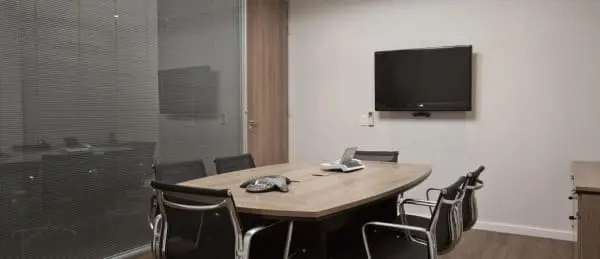 Cortina para escritório traz privacidade para ambientes (foto: Trio Arquitetura)