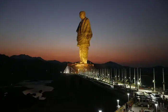 A maior estátua do mundo é feita toda de aço e bronze. Fonte: El País