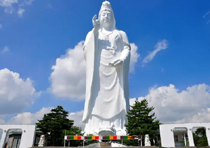 A maior estátua do mundo: a Sendai Daikannon é a 5° maior estátua do mundo. Fonte: Open Brasil