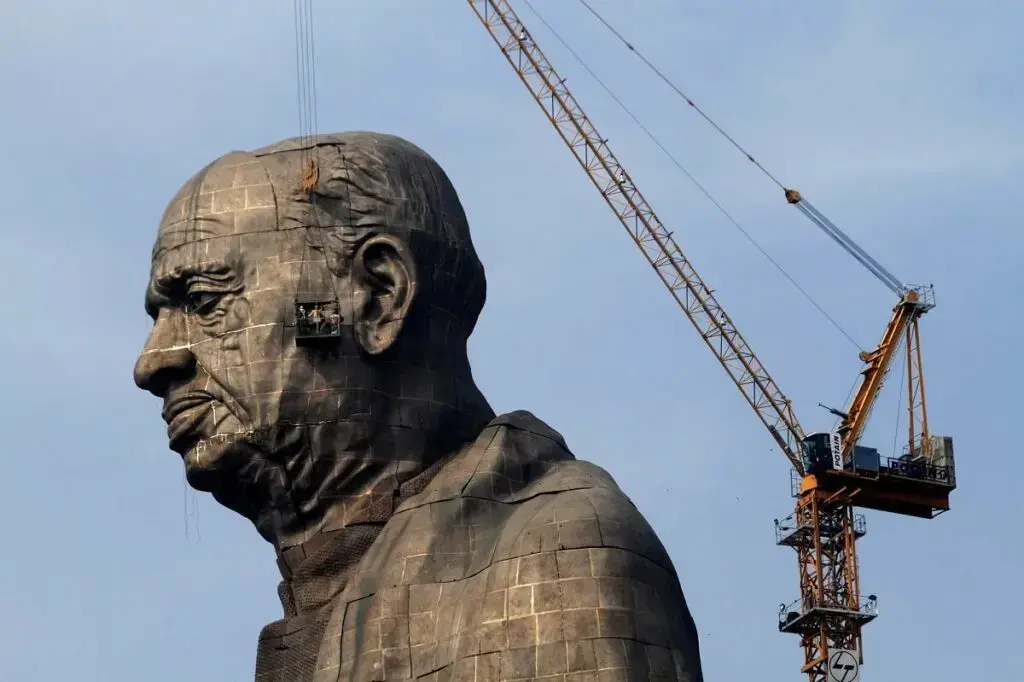 A maior estátua do mundo: para sua construção utilizou-se 210 mil metros cúbicos de cimento. Fonte: The Daily Standard