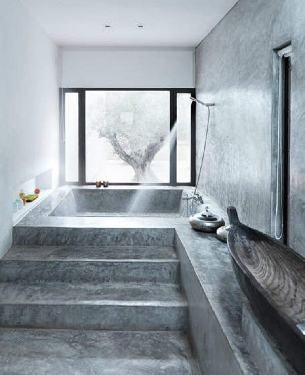 A banheira de alvenaria pode seguir a estrutura do gabinete do banheiro. Fonte: Design Savvy
