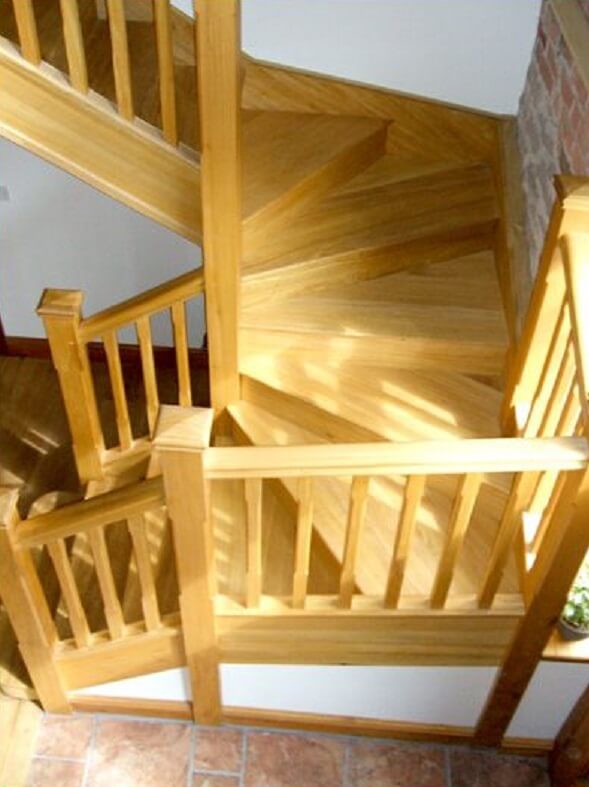 Modelo de escada com patamar em leque. Fonte: Pear Stairs