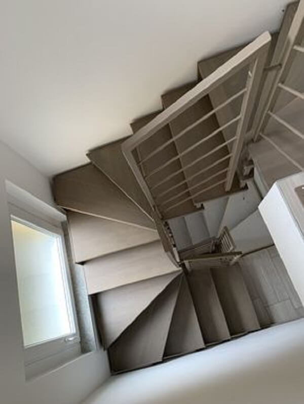 Modelo de escada em leque em formato U. Fonte: Silvia Vanzini Architetto
