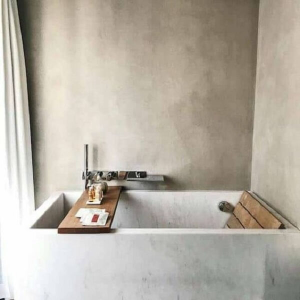 Projeto de banheiro com banheira feita de alvenaria. Fonte: Intertvweb
