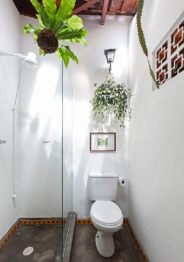 Fique atento as medidas do banheiro externo pequeno. Fonte: Histórias de Casa
