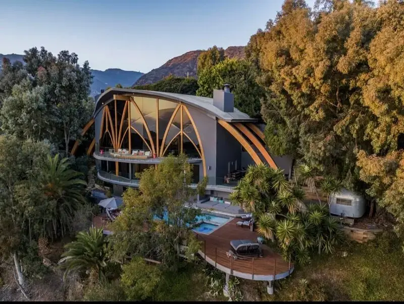A casa futurística assinada pelo arquiteto Harry Gesner está localizada em Los Angeles, EUA. Fonte: Ana Claudia Thorpe