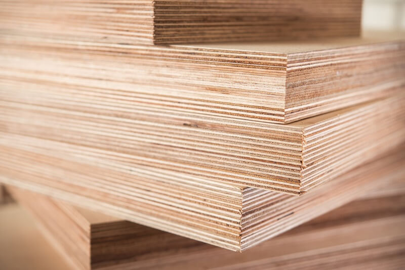A madeira compensada apresenta valor mais acessível quando comparada a madeira maciça. Fonte: Portal Vida Livre