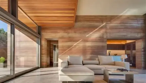 2. Casa de taipa de pilão terra traz textura interessante para obra foto Home Design