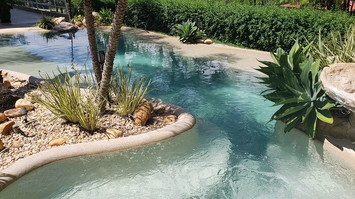 A piscina de areia e antiderrapante. Fonte: Cristal Pool