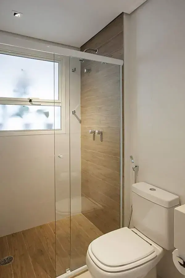 Tipos de gesso banheiro com forro de gesso branco com luminárias embutidas foto Korman Arquitetos