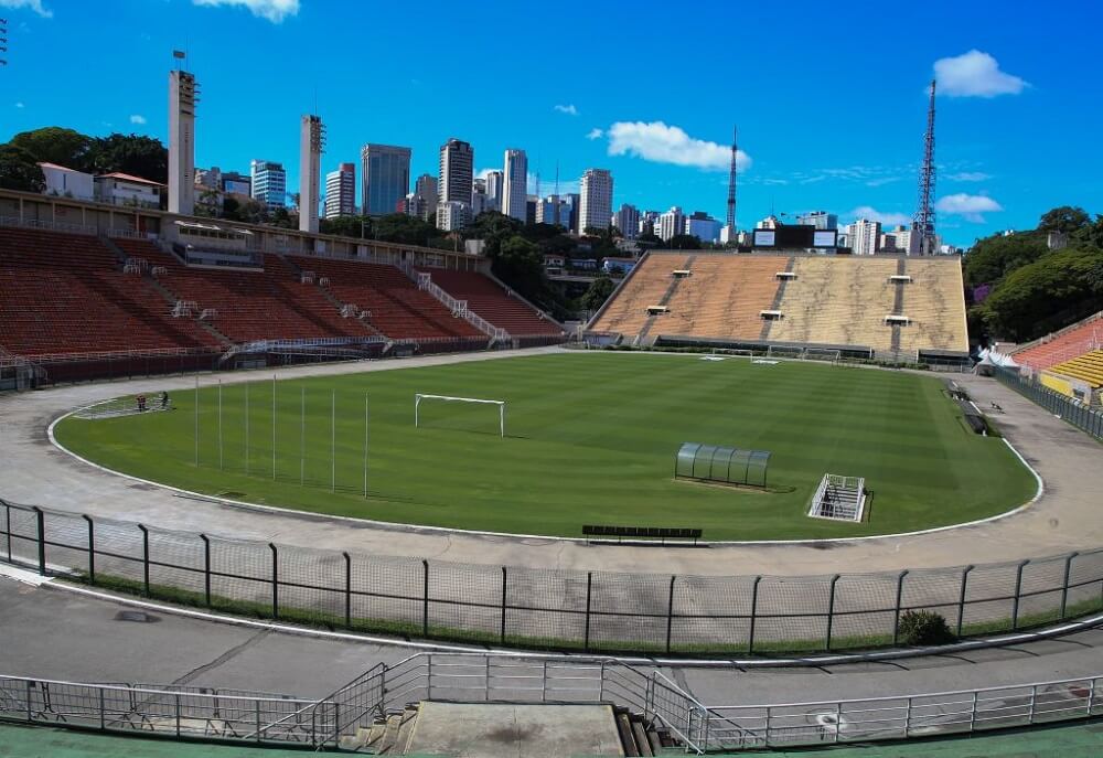 Imagem do estádio do Pacaembu vista de dentro do Museu do Futebol