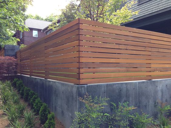 Muro de madeira com base de concreto foto renoguide.com.au