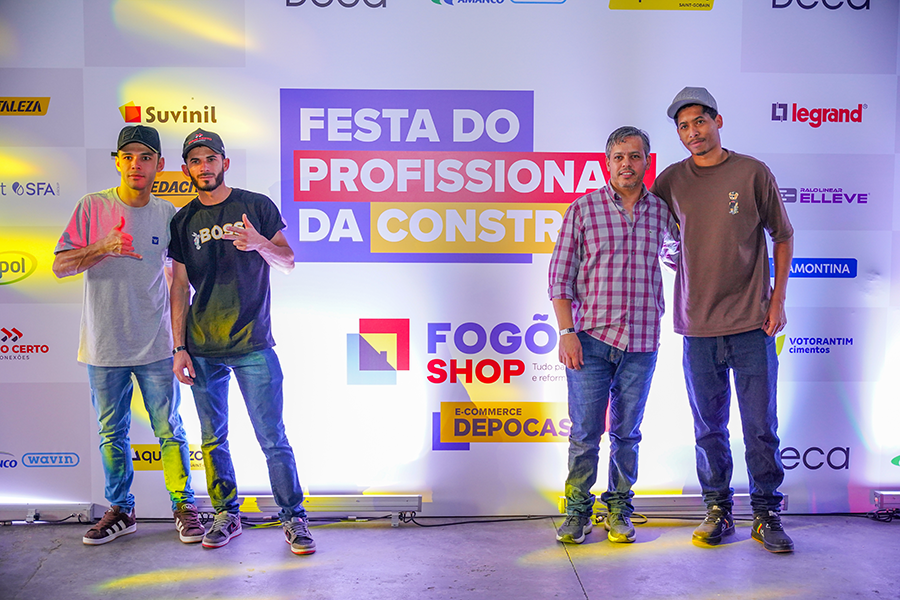 Participantes da Festa do Profissional da Construção no Backdrop