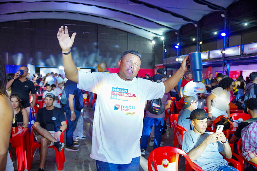 Participante da Festa do Profissional da Construção